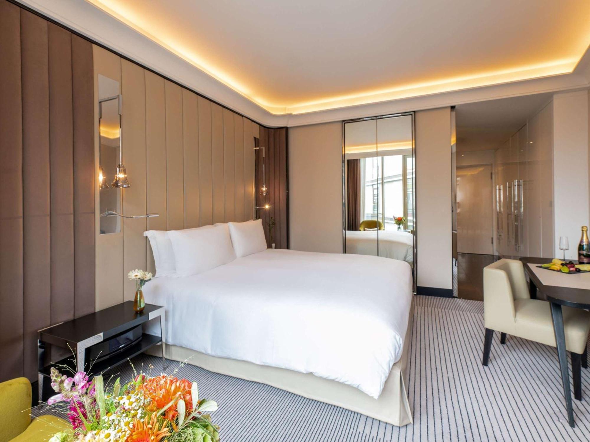 소피텔 프랑크푸르트 오페라 호텔 외부 사진 A suite at the hotel